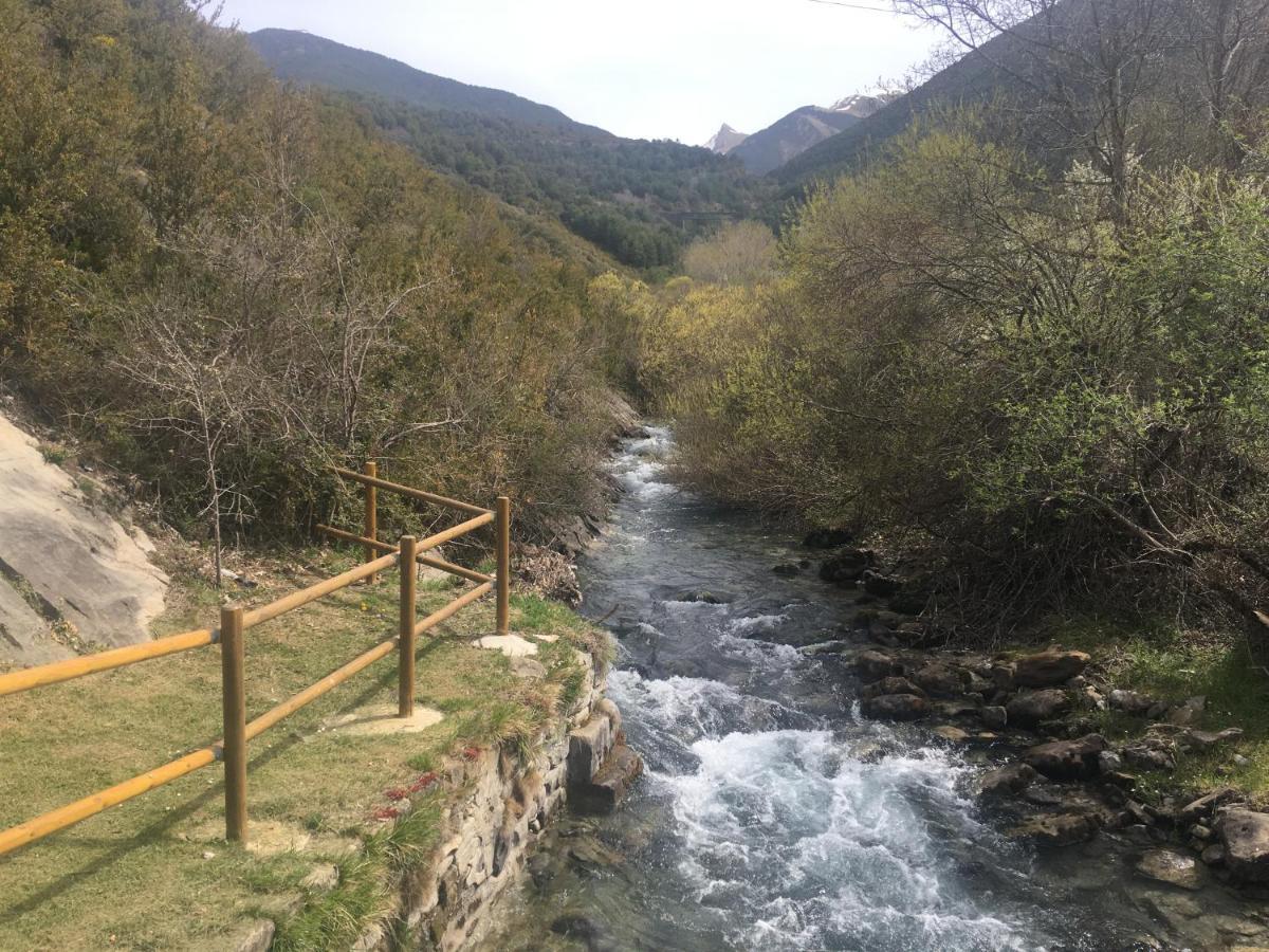 Apartamentos Turisticos Rio Gallego Canfranc Exteriér fotografie